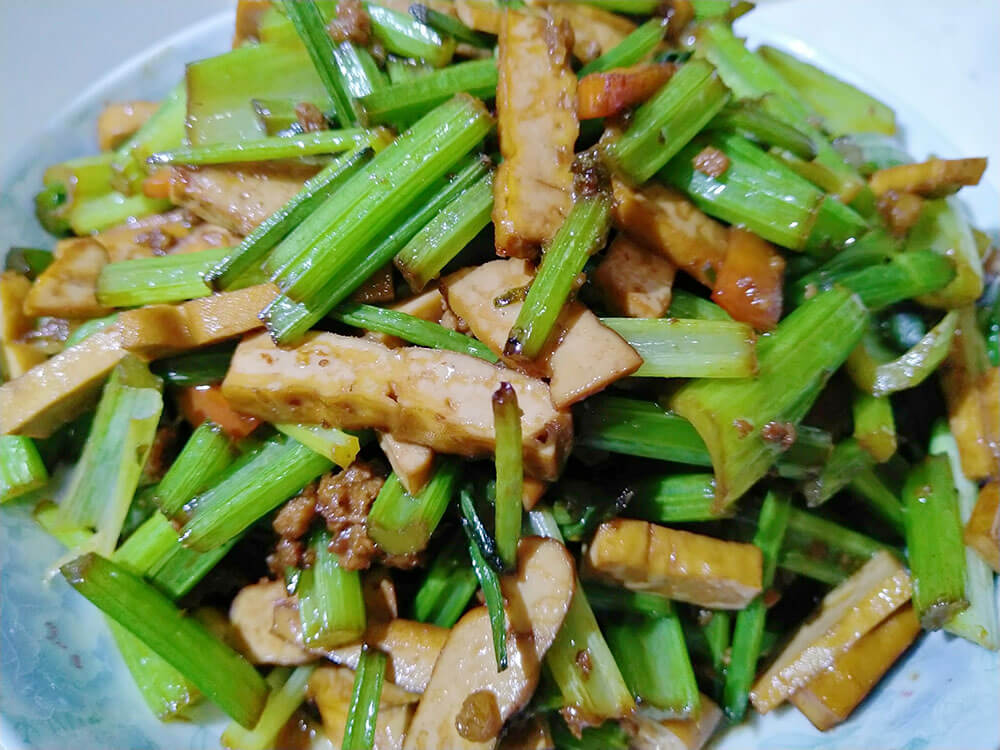 芹菜香干炒肉